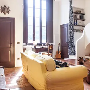 At The Pier Of - The House Of Travelers Appartement